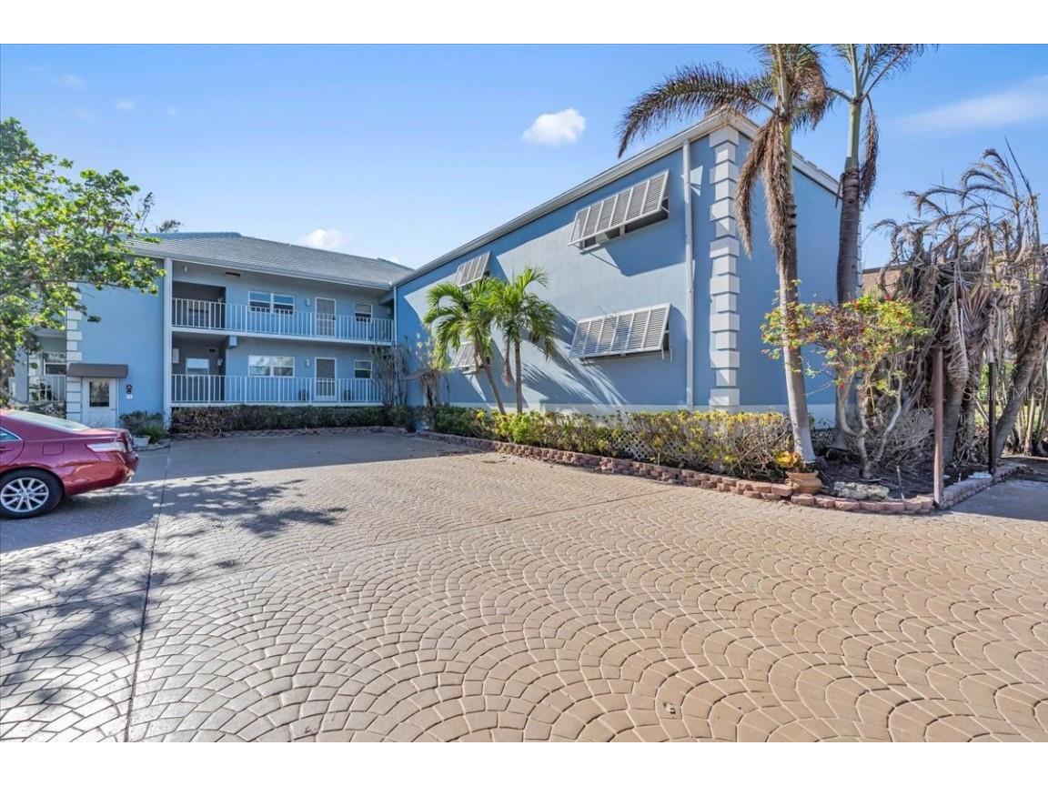 5621 Gulf Of Mexico Drive #102 Longboat Key FL 34228 A4631757 image1