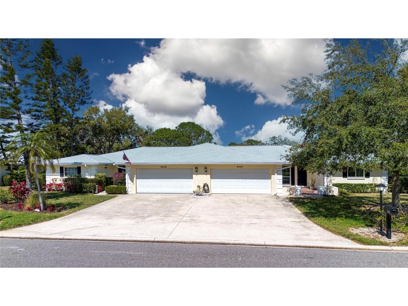 5621 Palm Aire Drive Sarasota FL 34243 A4643185 image1