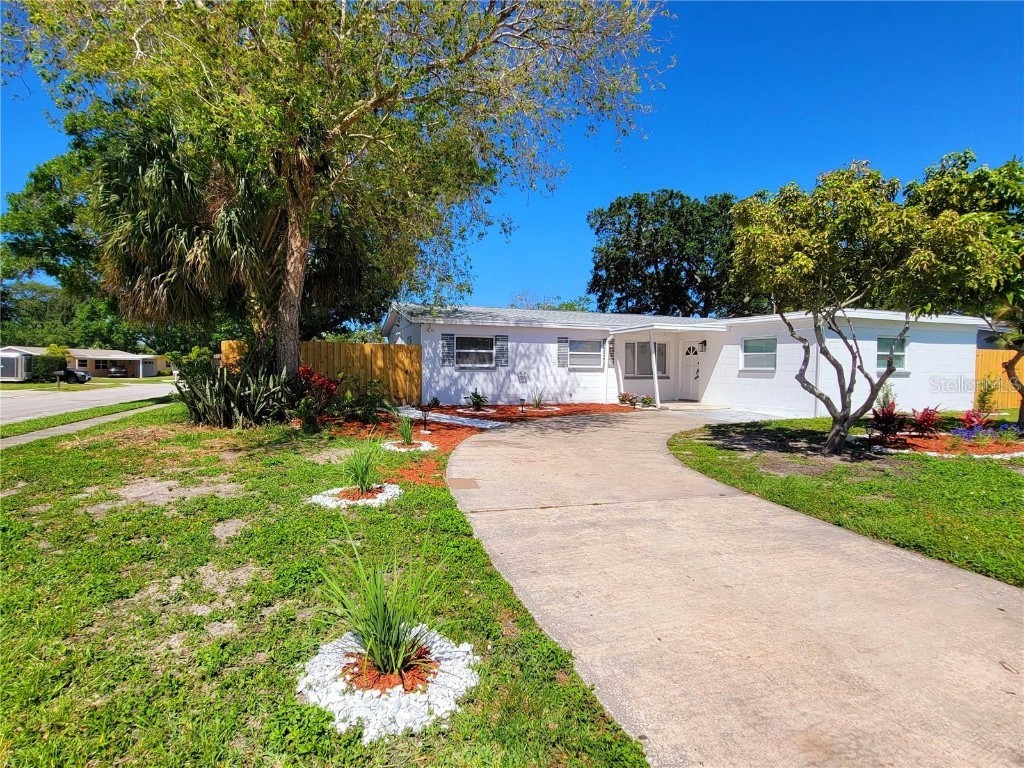 5622 63rd Way N Saint Petersburg FL 33709 U8237116 image1