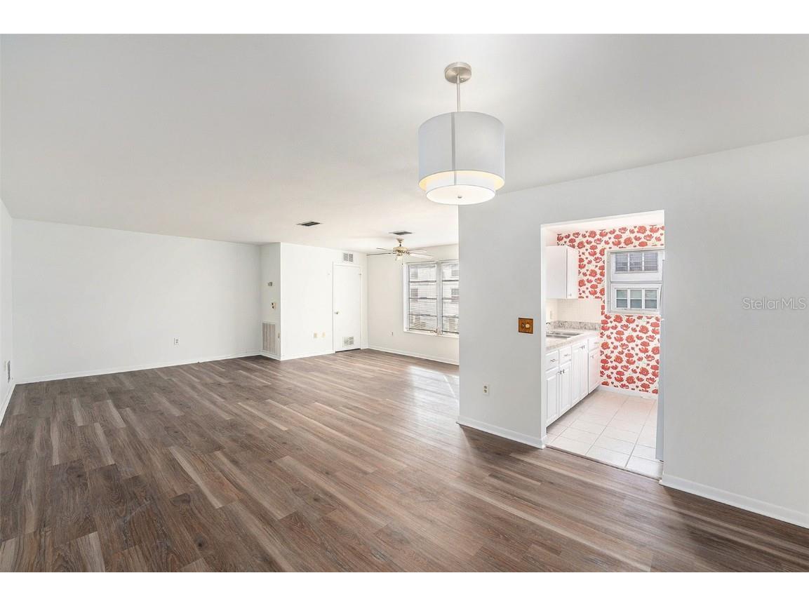 5623 80th Street N #211 Saint Petersburg FL 33709 TB8453308 image10