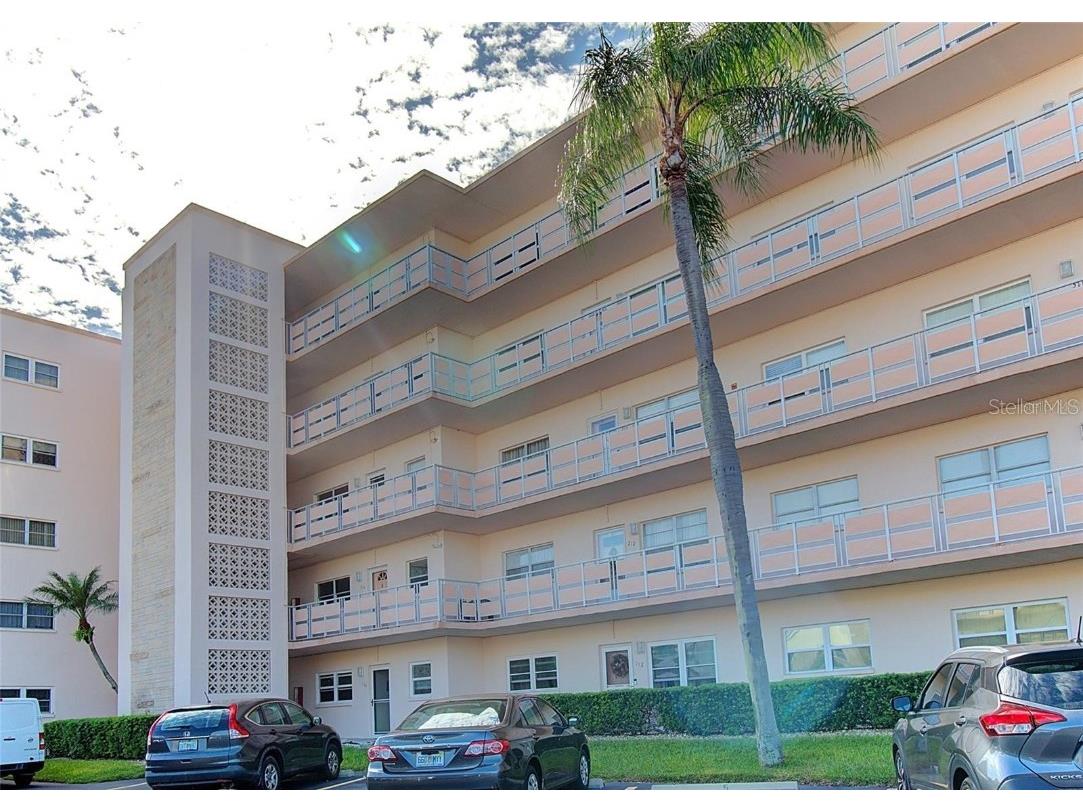 5623 80th Street N #401 Saint Petersburg FL 33709 U8180274 image1