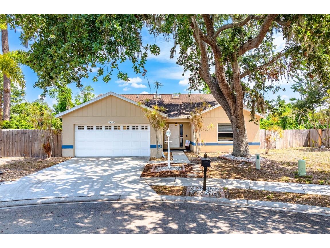 5623 Wilde Oak Way Sarasota FL 34232 A4652266 image1