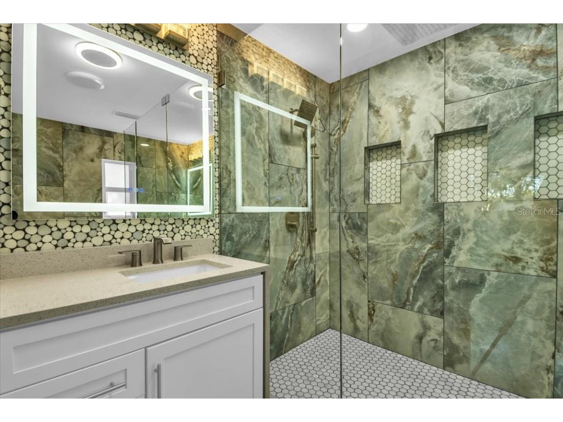 5624 Cape Leyte Drive Sarasota FL 34242 A4670620 image29