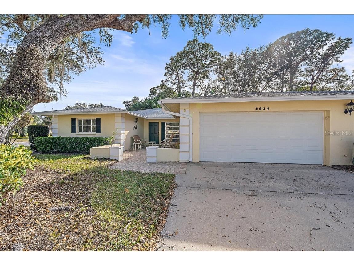 5624 Palm Aire Drive #V-105 Sarasota FL 34243 A4594501 image1