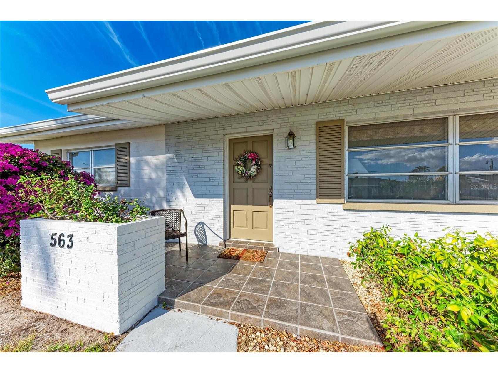 563 Oxford Drive Venice FL 34293 A4677686 image1