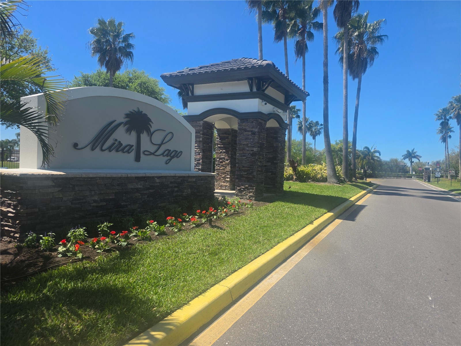 563 Vista Ridge Drive Ruskin FL 33570 TB8492281 image1