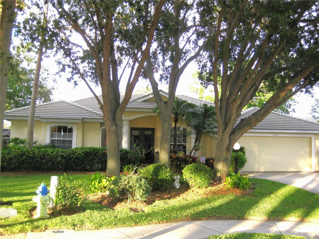 5631 Oak Grove Court Sarasota FL 34233 A4572679 image1