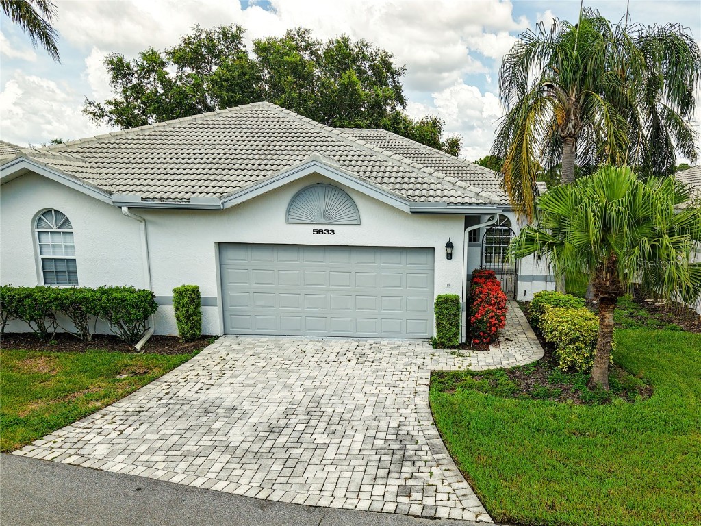 5633 E Long Common Court #20 Sarasota FL 34235 A4660727 image1