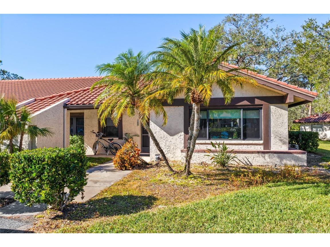 5635 Golf Pointe Dr #105 Sarasota FL 34243 N6137695 image1