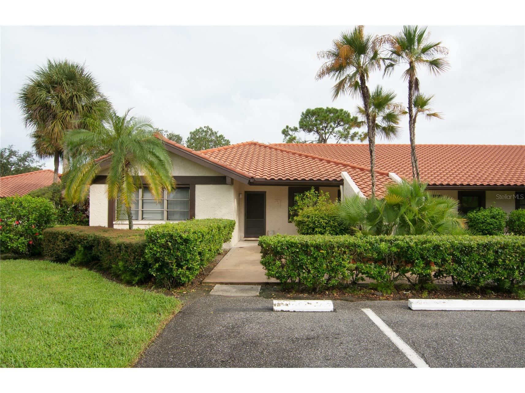 5635 Golf Pointe Drive #101 Sarasota FL 34243 A4683974 image1