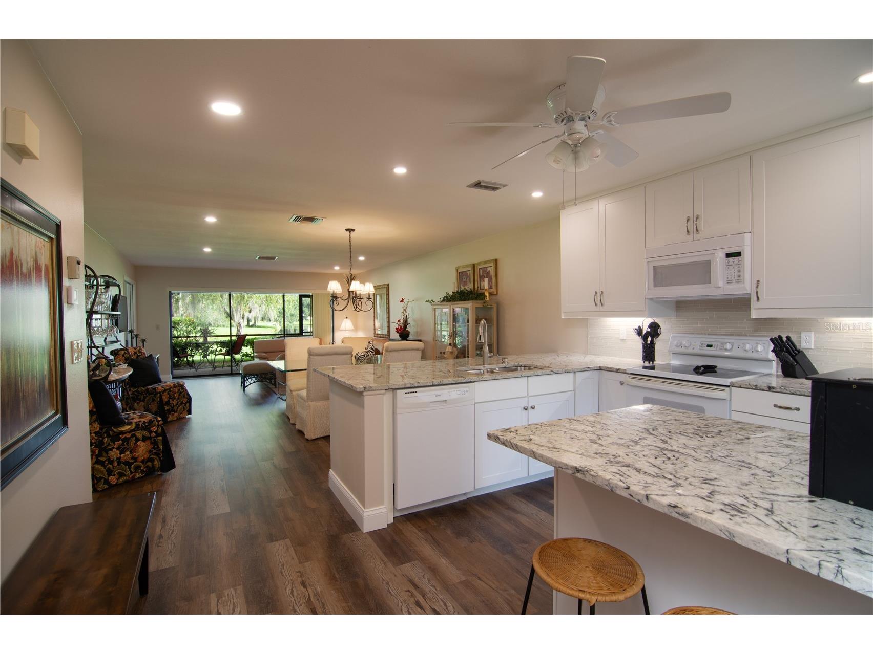 5635 Golf Pointe Drive #101 Sarasota FL 34243 A4683974 image3