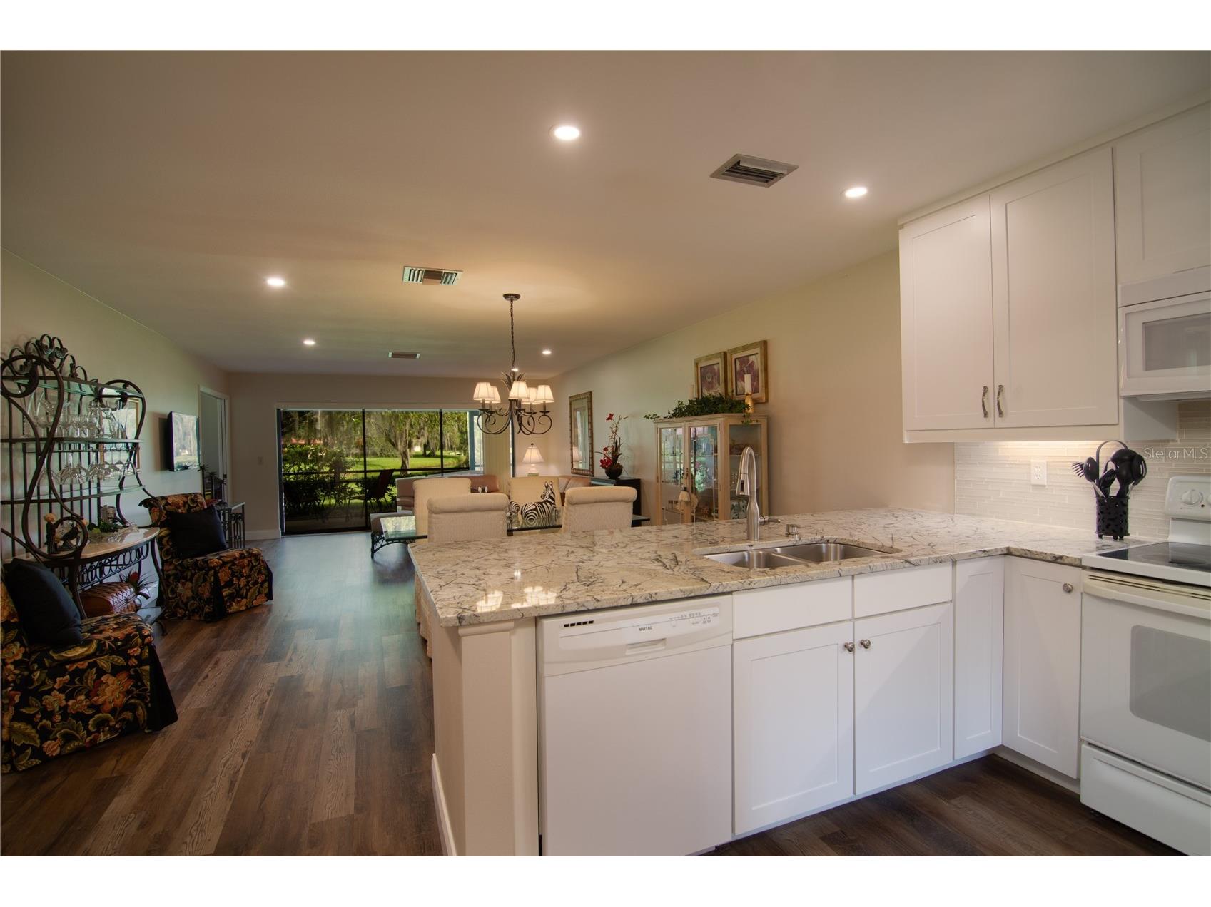 5635 Golf Pointe Drive #101 Sarasota FL 34243 A4687173 image5