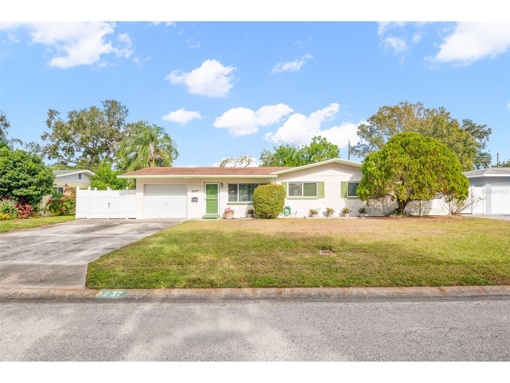 5637 24th Terrace N Saint Petersburg FL 33710 TB8394823 image1