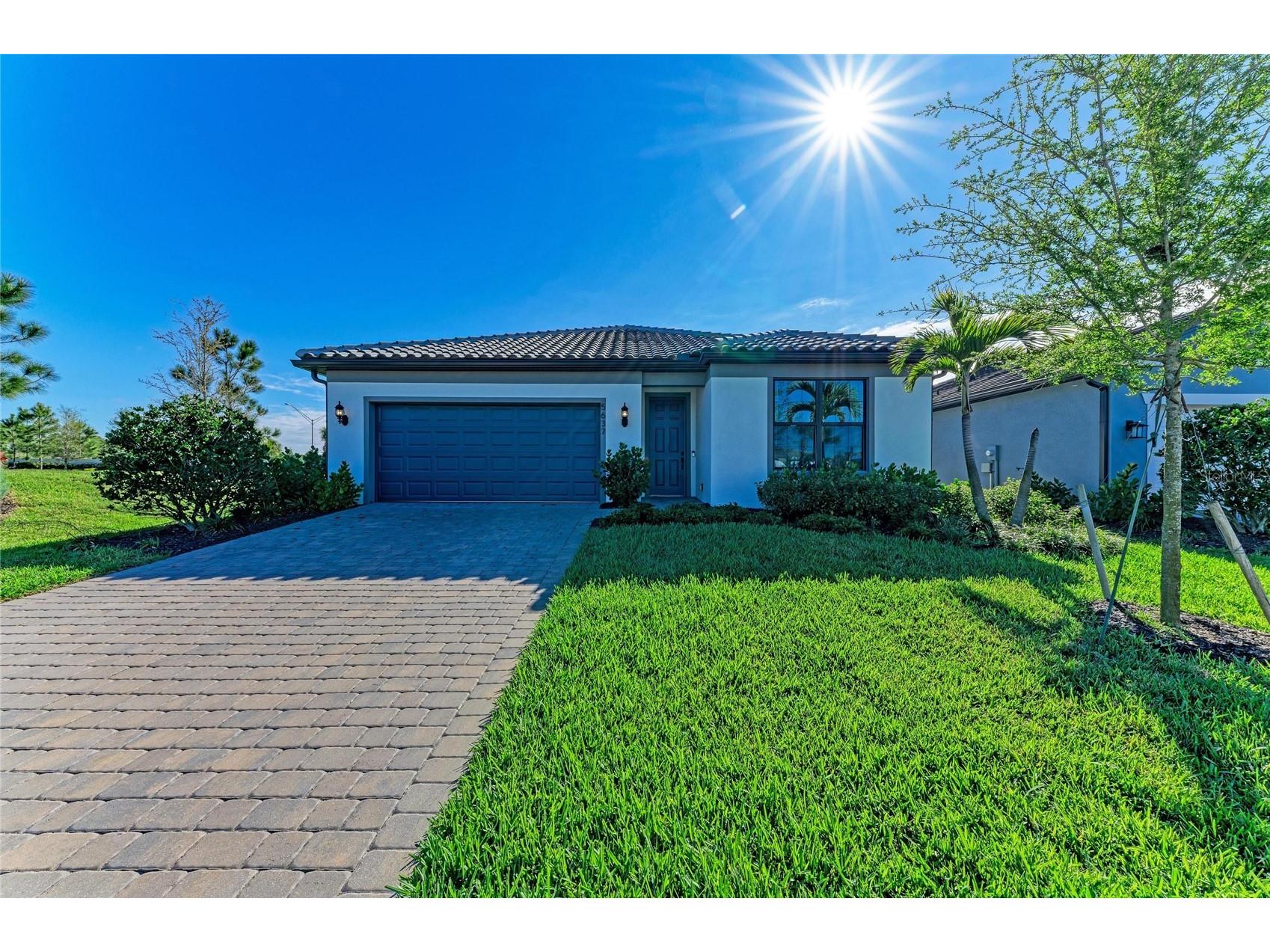 5637 Silverside Pine Court Bradenton FL 34211 A4686861 image2