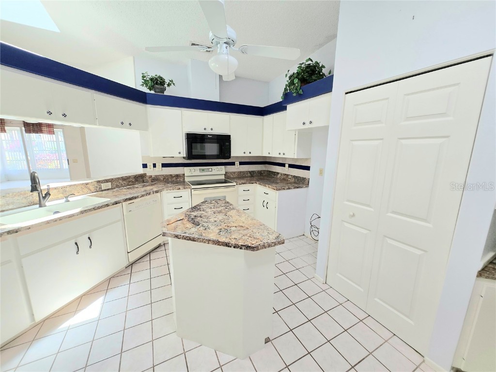 5638 Garden Lakes Palm Bradenton FL 34203 A4657122 image8