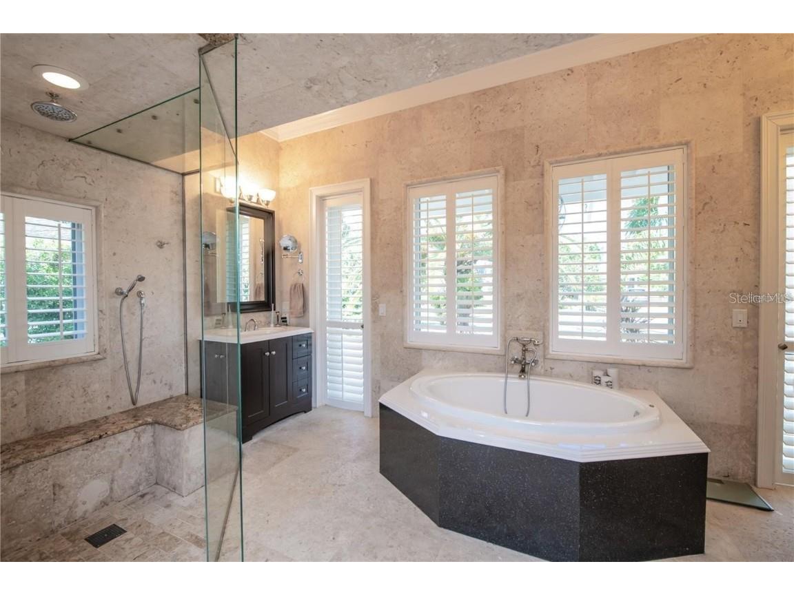 5645 America Drive Sarasota FL 34231 A4666619 image17