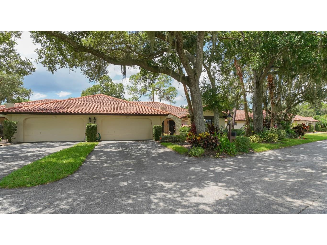 5647 Golf Pointe Drive Sarasota FL 34243 A4507600 image1