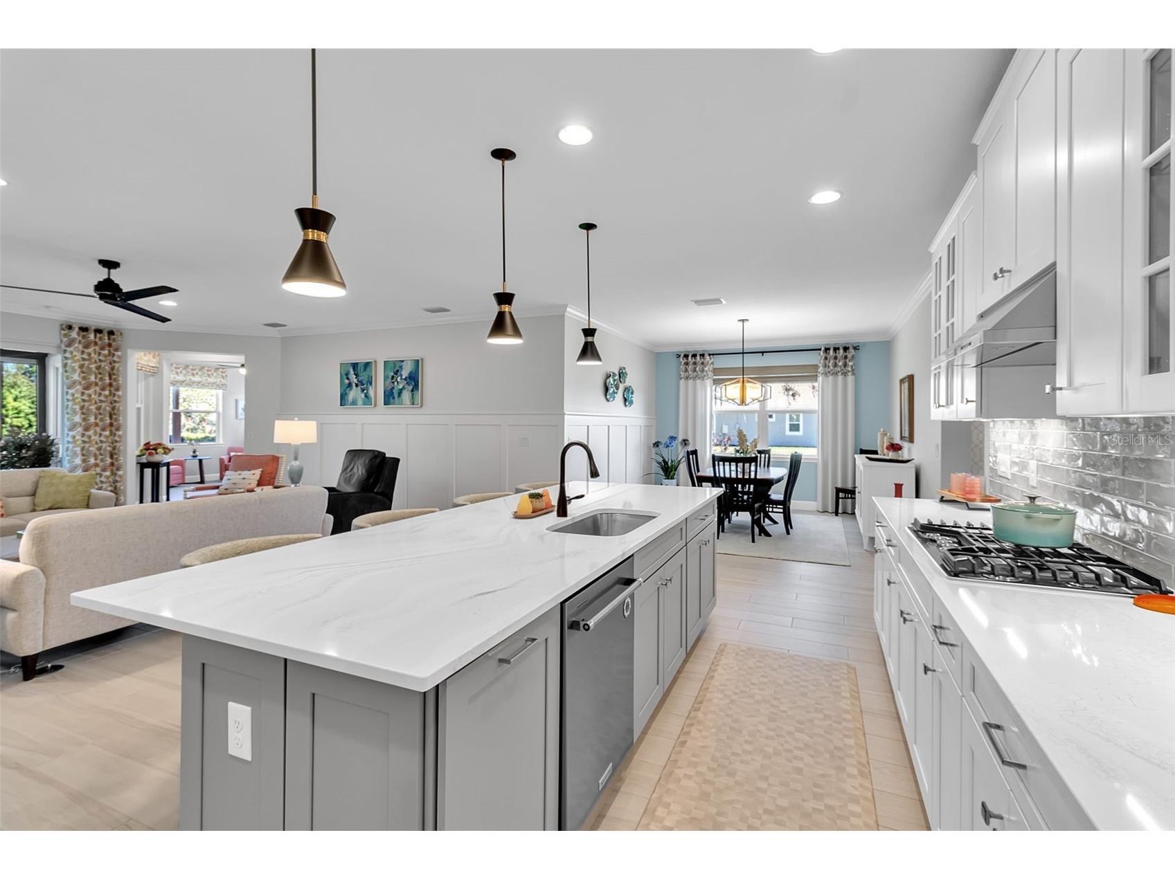 5649 Long Shore Loop Sarasota FL 34238 A4683665 image8