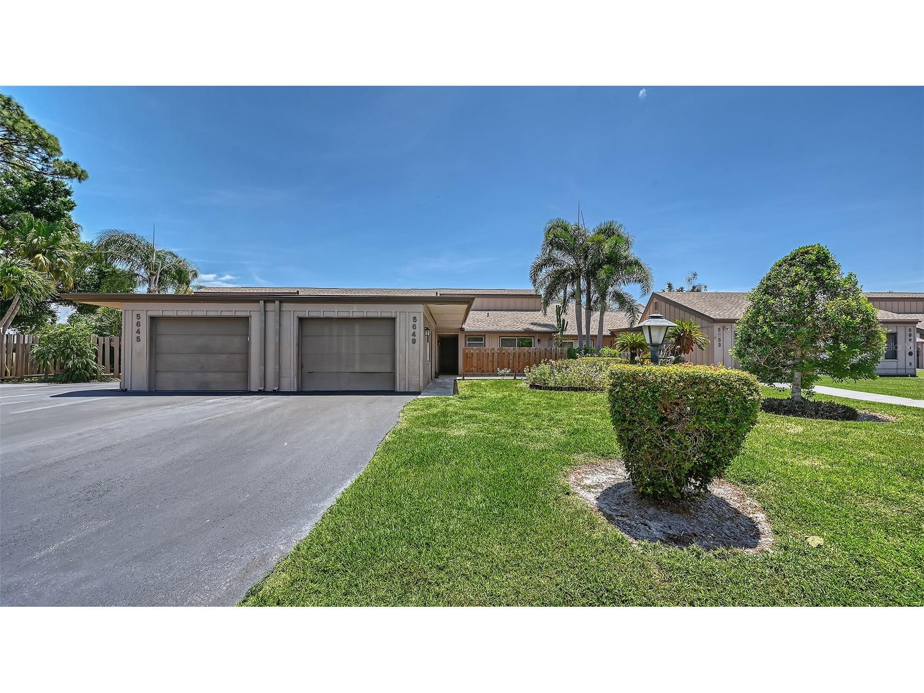 5649 Westwind Lane Sarasota FL 34231 A4693241 image1