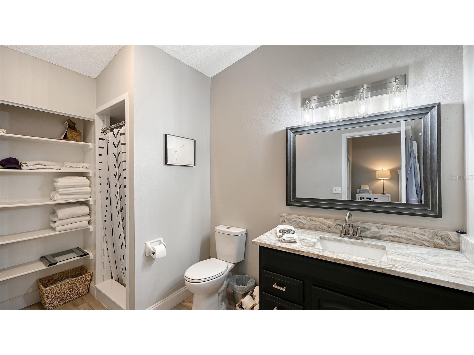 5649 Westwind Lane Sarasota FL 34231 A4693241 image15