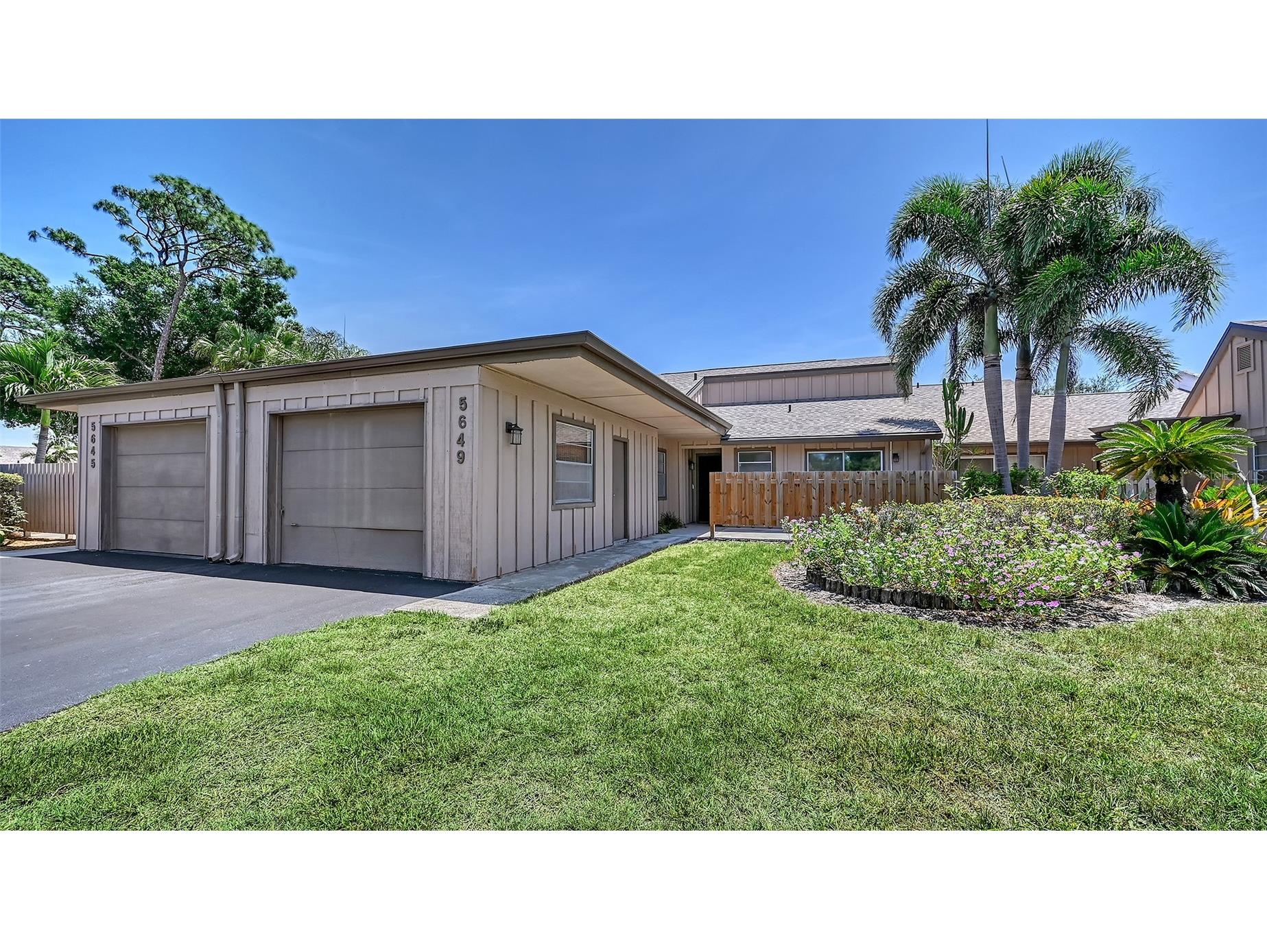 5649 Westwind Lane Sarasota FL 34231 A4693241 image2