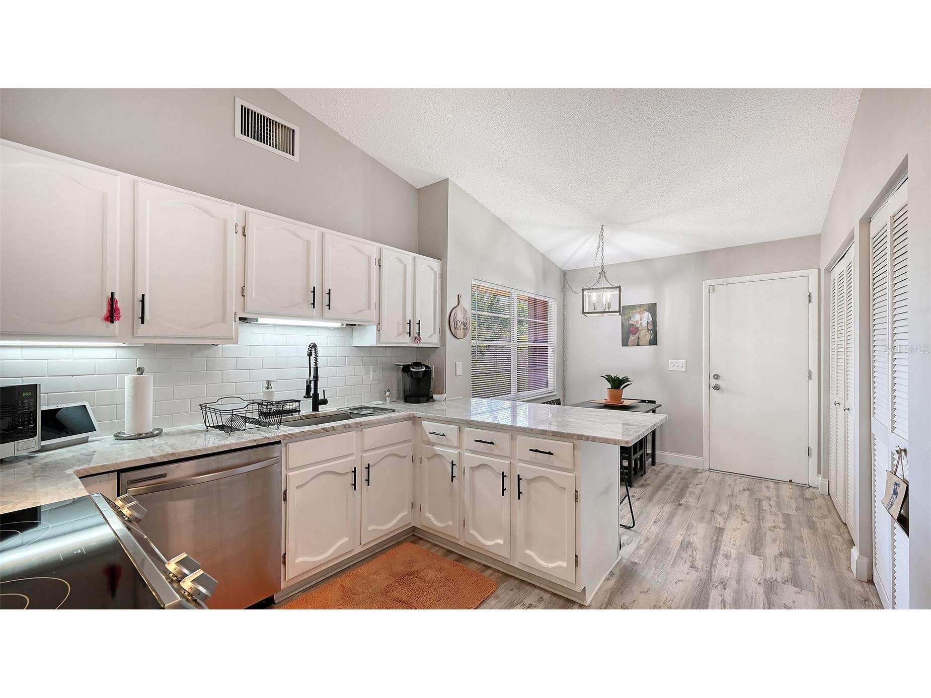 5649 Westwind Lane Sarasota FL 34231 A4693241 image8