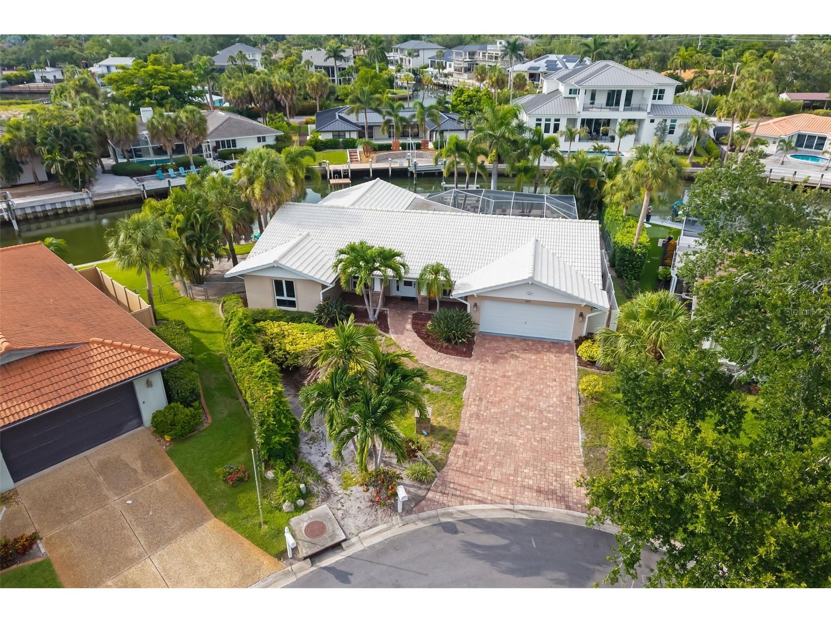 565 Commonwealth Place Sarasota FL 34242 A4698496 image2