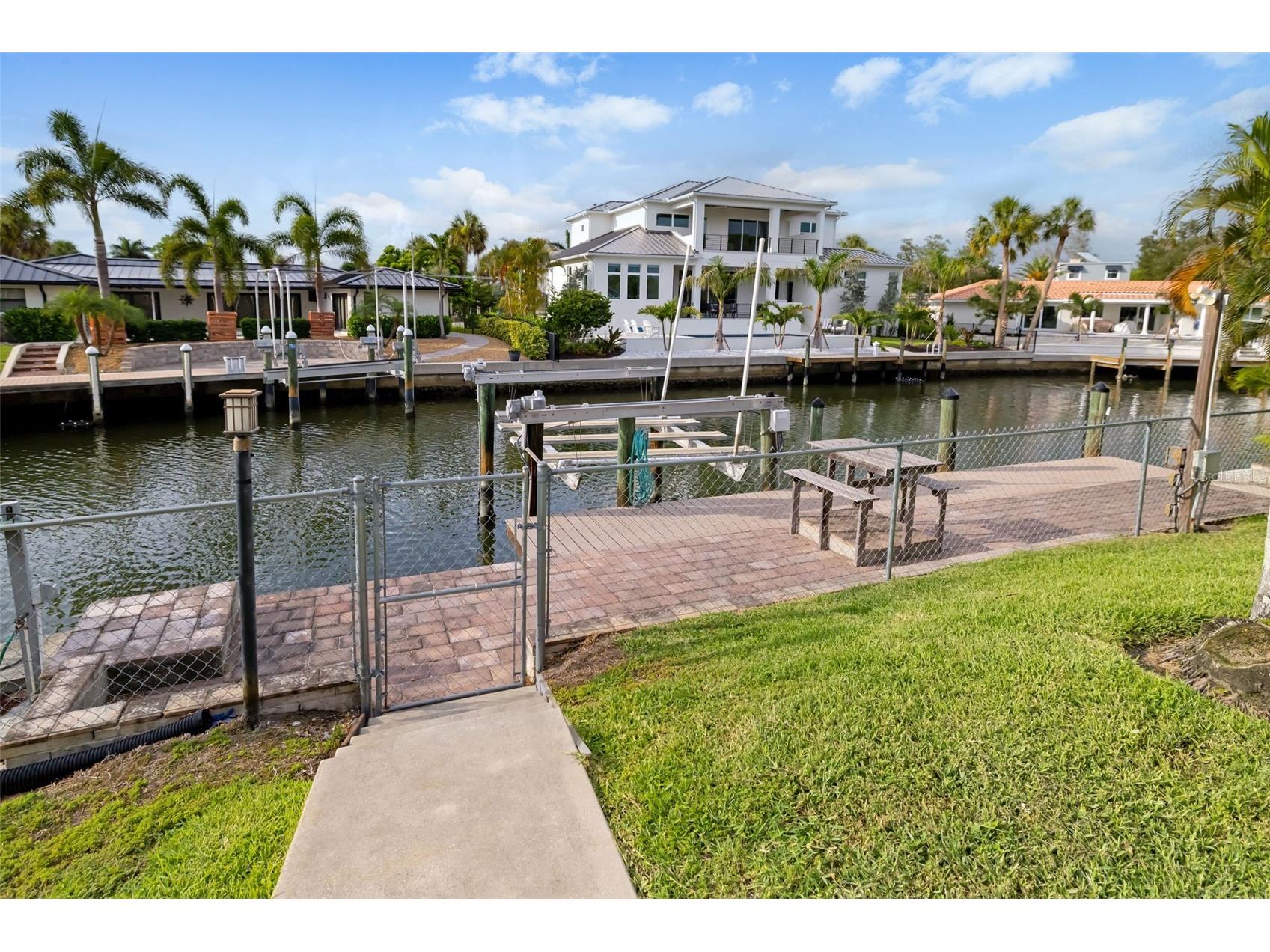 565 Commonwealth Place Sarasota FL 34242 A4698496 image39