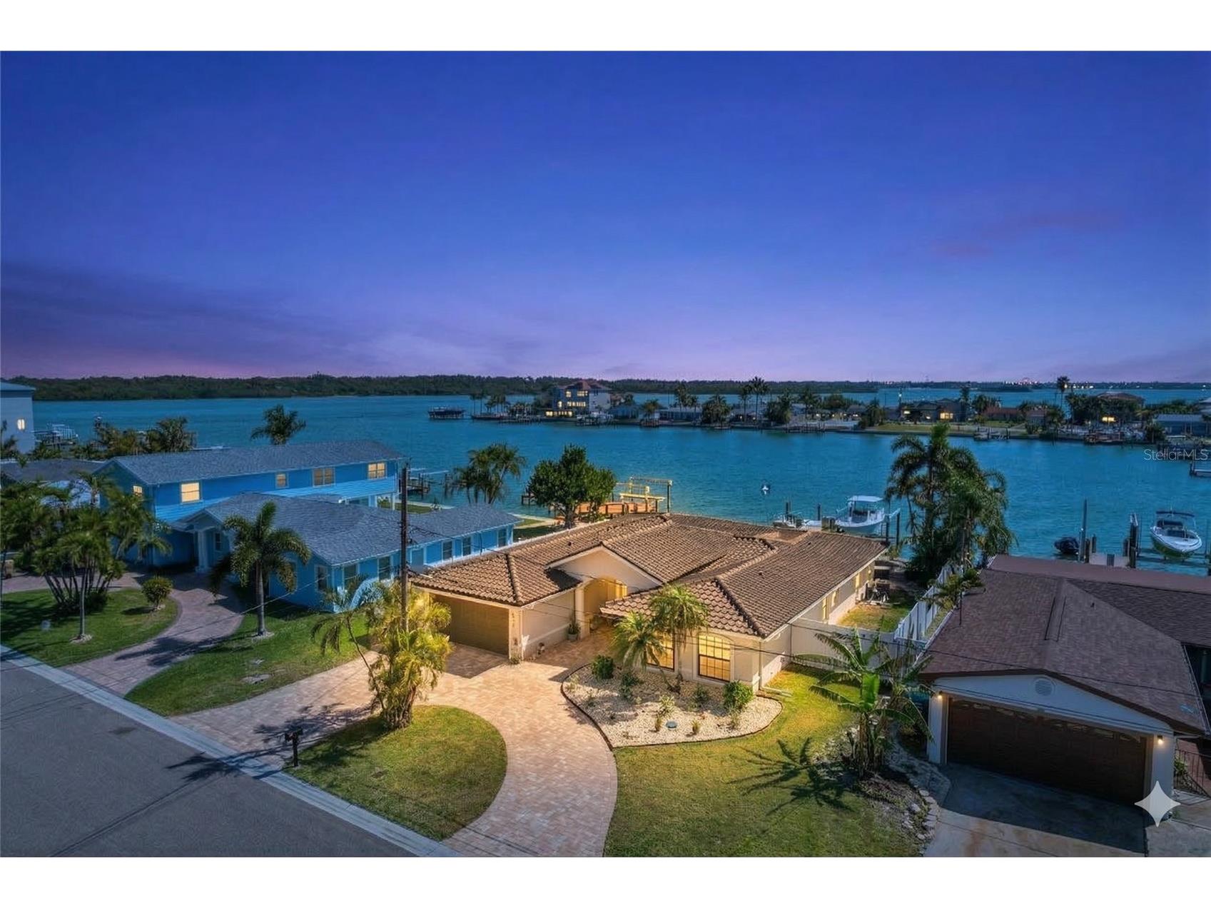 565 Crystal Drive Madeira Beach FL 33708 - BOCA CIEGA BAY TB8484714 image1