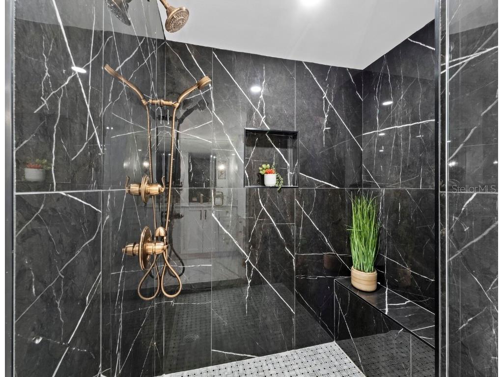 565 Sanctuary Drive #B106 Longboat Key FL 34228 - GULF OF MEXICO A4664029 image26