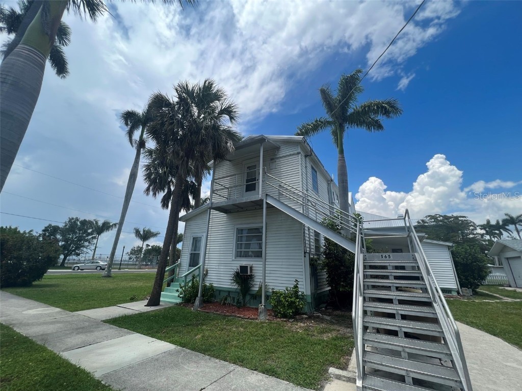 565 W Retta Esplanade #B Punta Gorda FL 33950 C7476295 image1