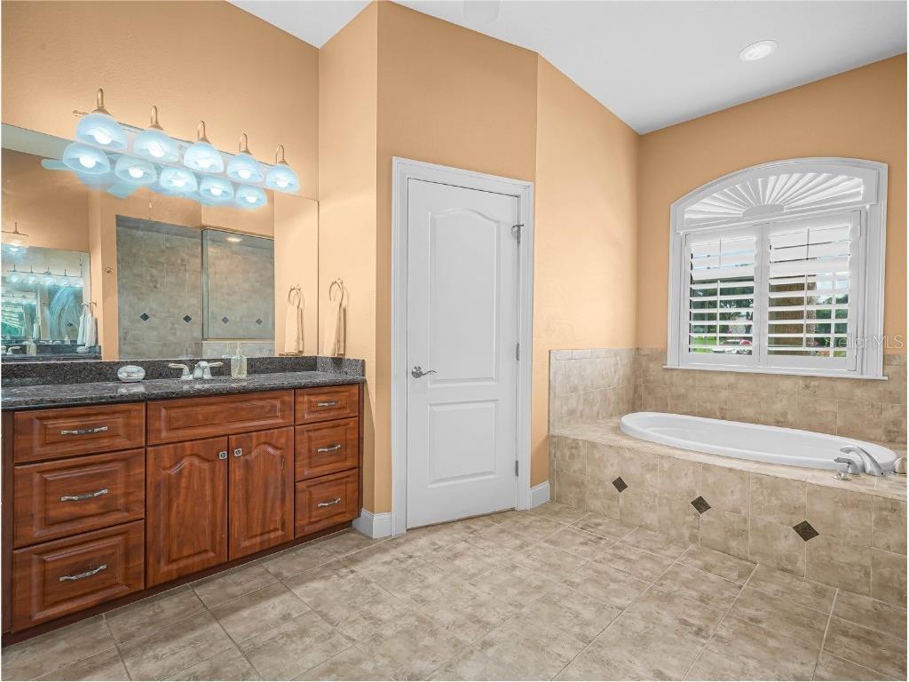 565 Whisper Woods Drive Lakeland FL 33813 P4936967 image48