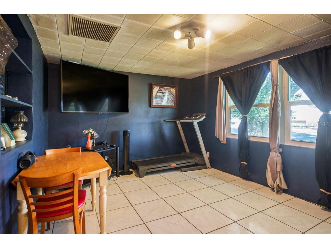 5651 6th Street Zephyrhills FL 33542 TB8397397 image2