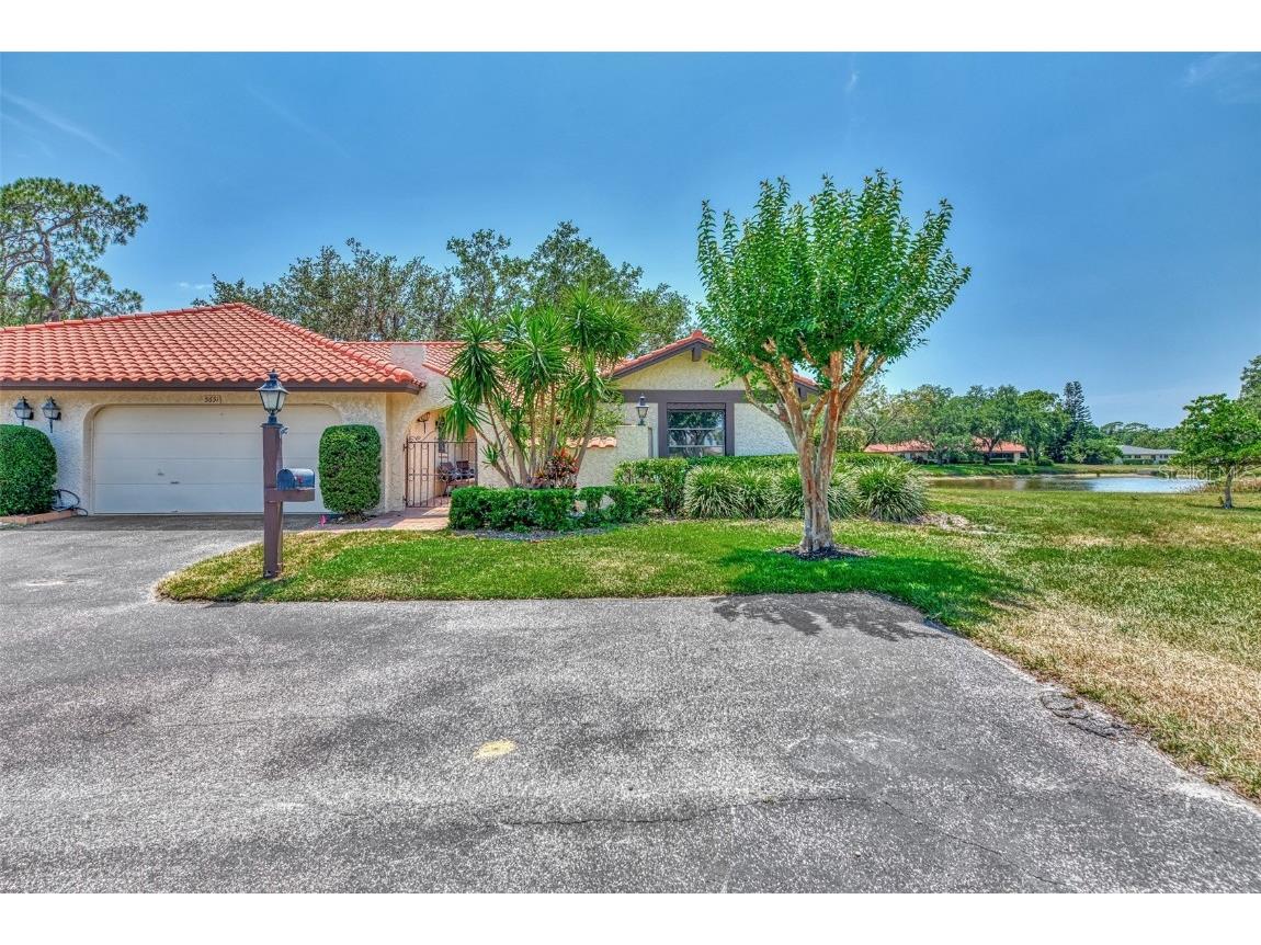 5651 Golf Pointe Drive Sarasota FL 34243 A4610837 image1