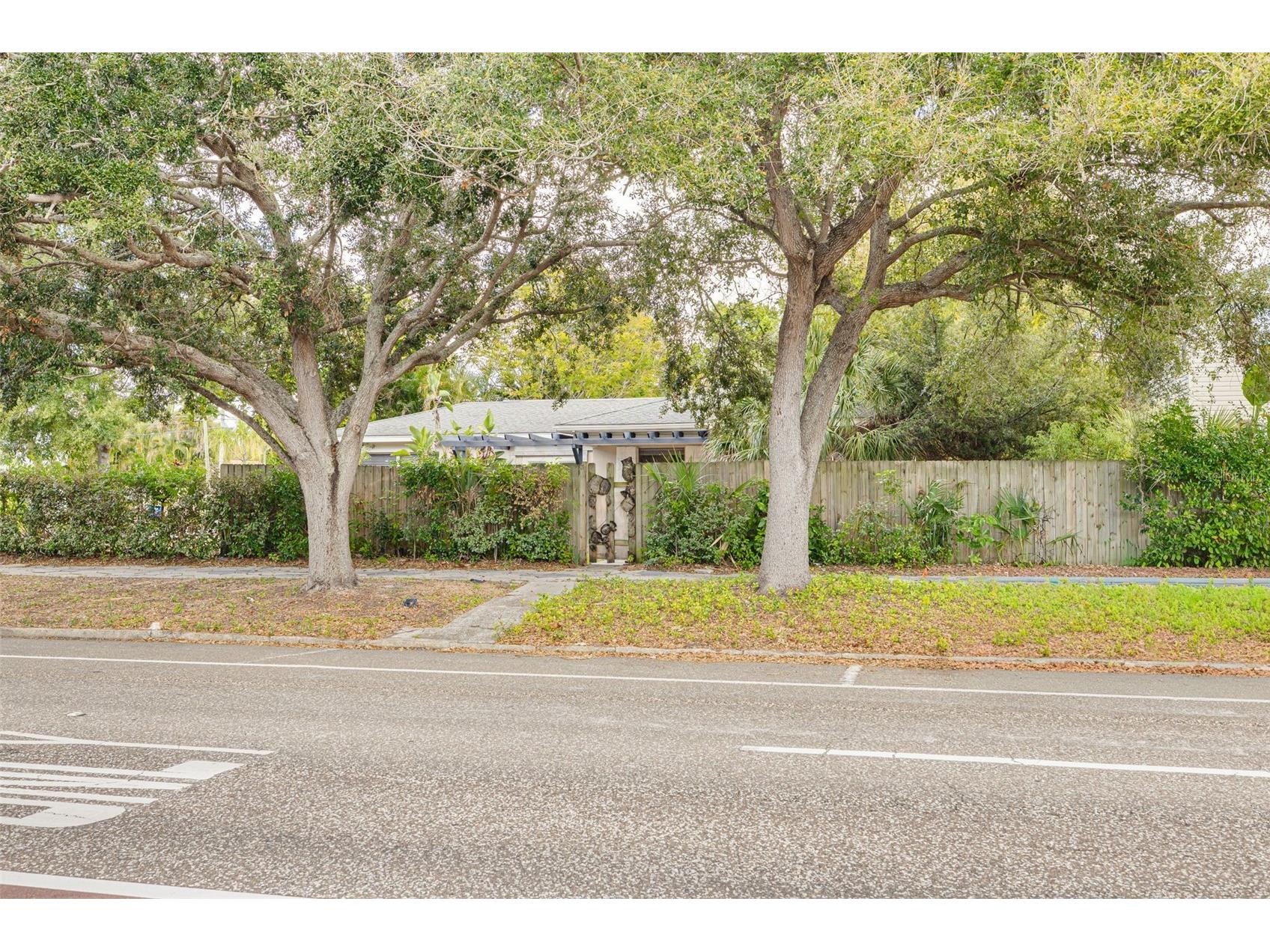 5655 1st Avenue N Saint Petersburg FL 33710 TB8468931 image1