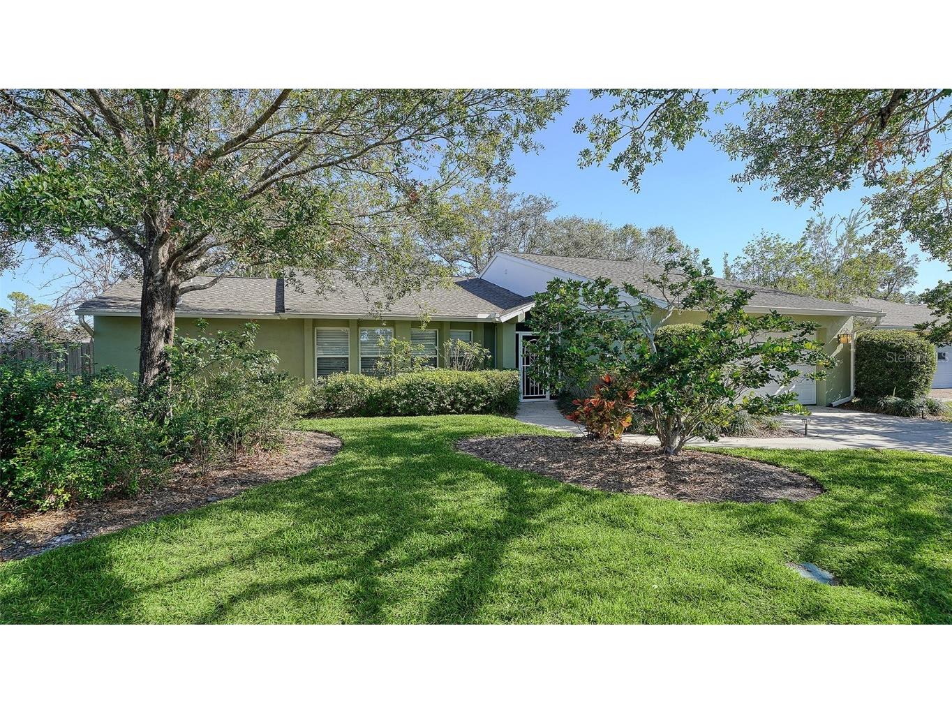 5657 Creekwood Circle Sarasota FL 34233 A4633446 image1