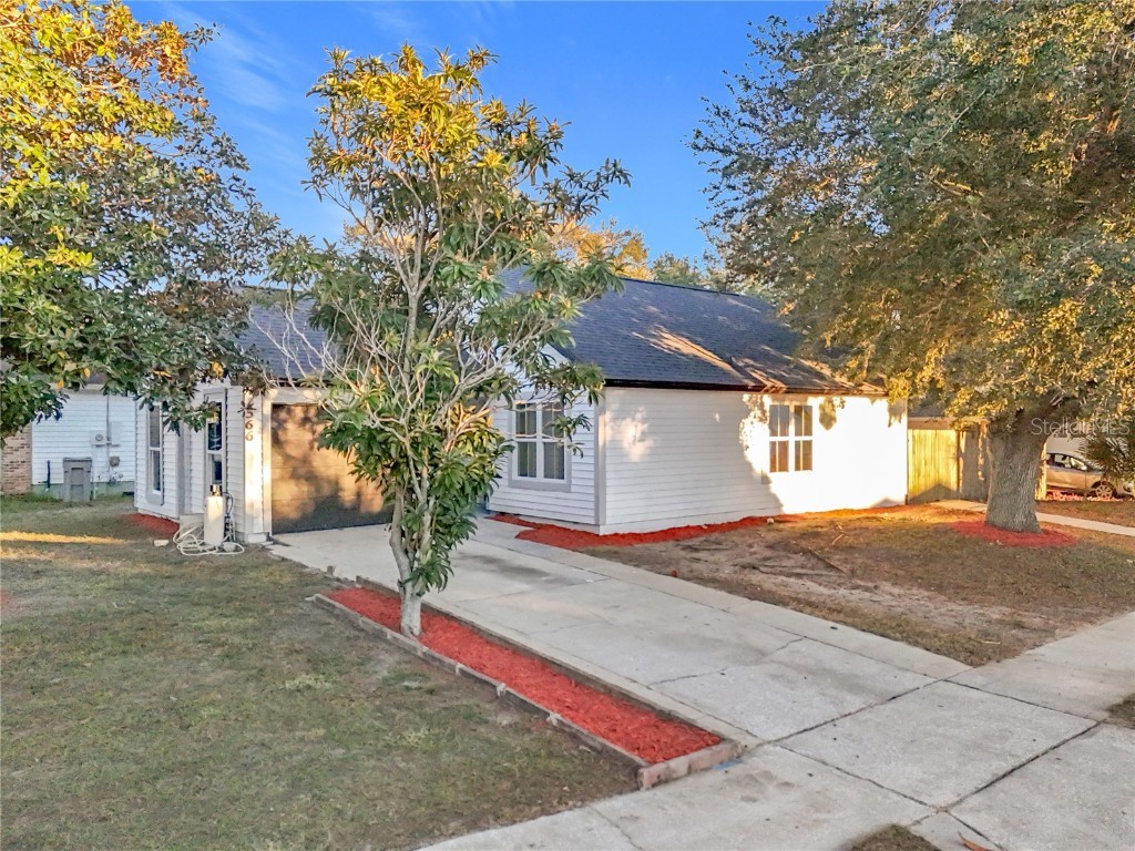 566 Conure Street Apopka FL 32712 V4939667 image1