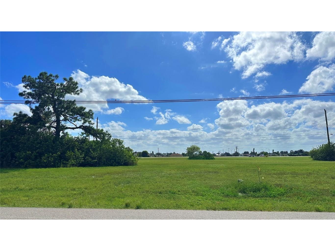 566 NE 4th Terrace Cape Coral FL 33909 A4620746 image1