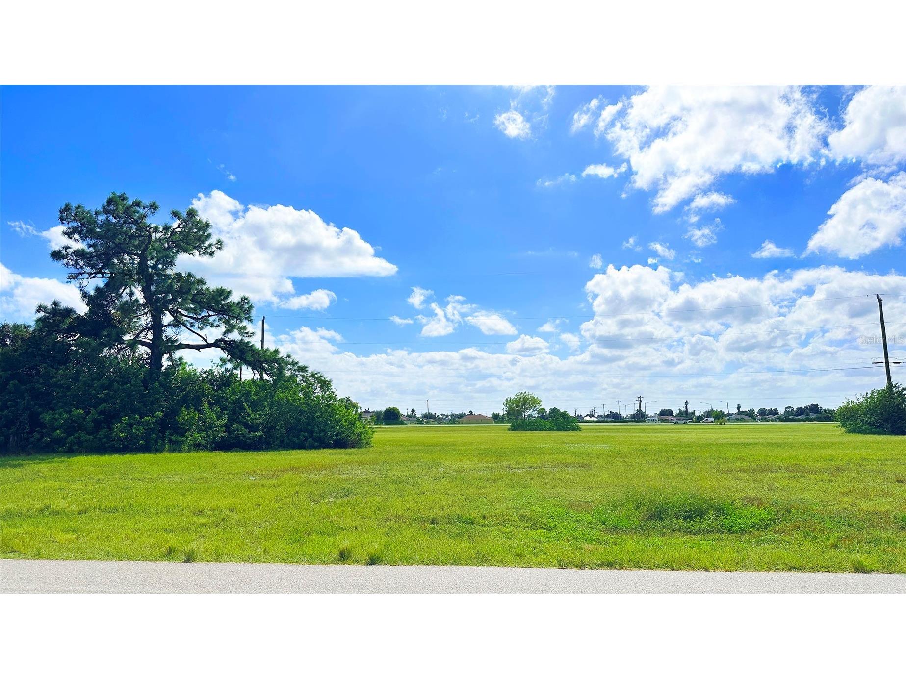 566 NE 4th Terrace Cape Coral FL 33909 A4697311 image1