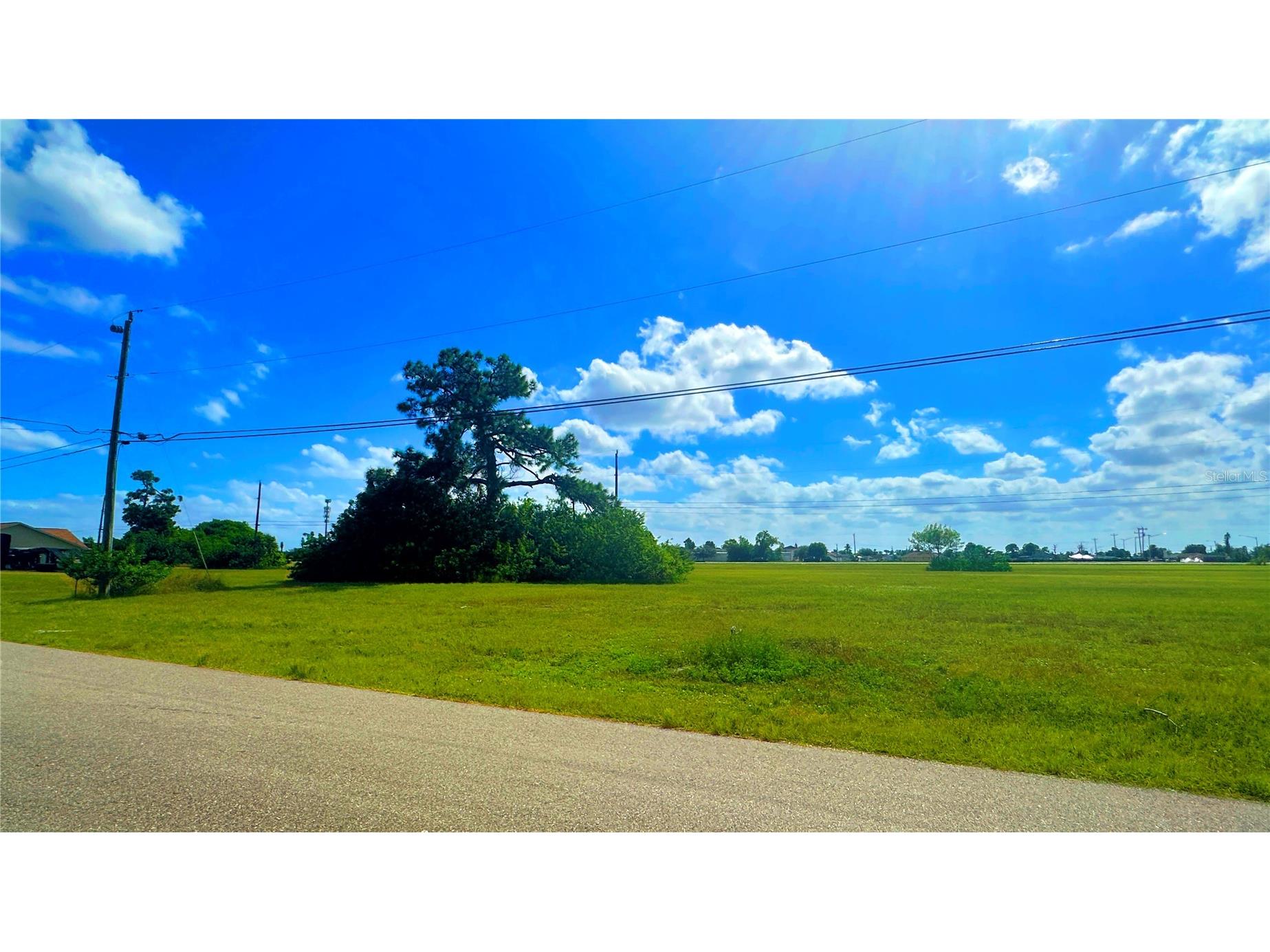 566 NE 4th Terrace Cape Coral FL 33909 A4697311 image2