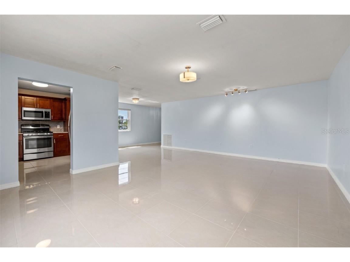 5660 80th Street N #A208 Saint Petersburg FL 33709 U8241727 image4