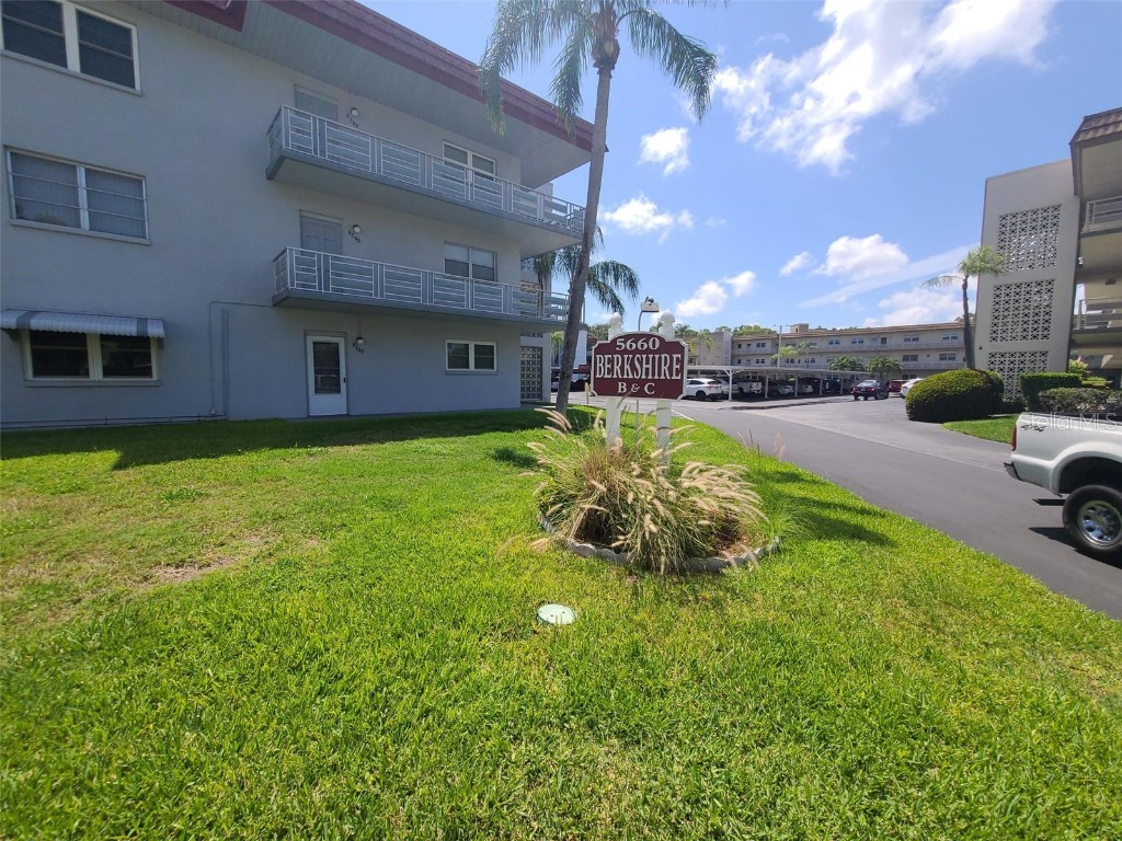 5660 80th Street N #B104 Saint Petersburg FL 33709 U8200443 image1