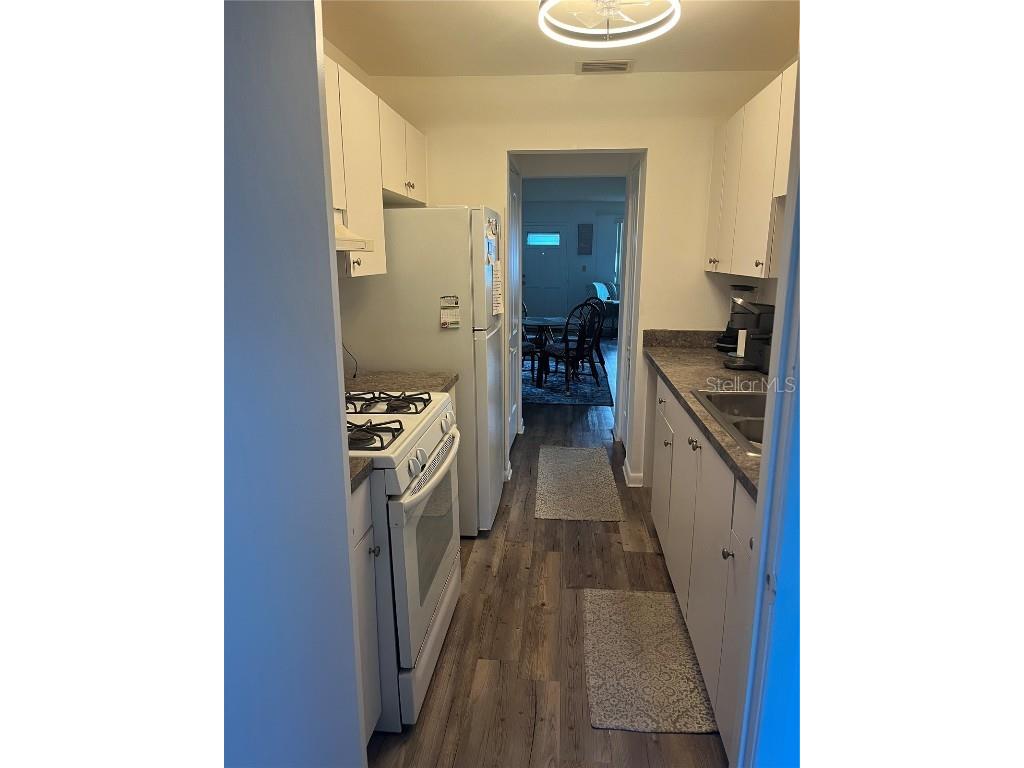 5660 80th Street N #D101 Saint Petersburg FL 33709 A4672371 image2