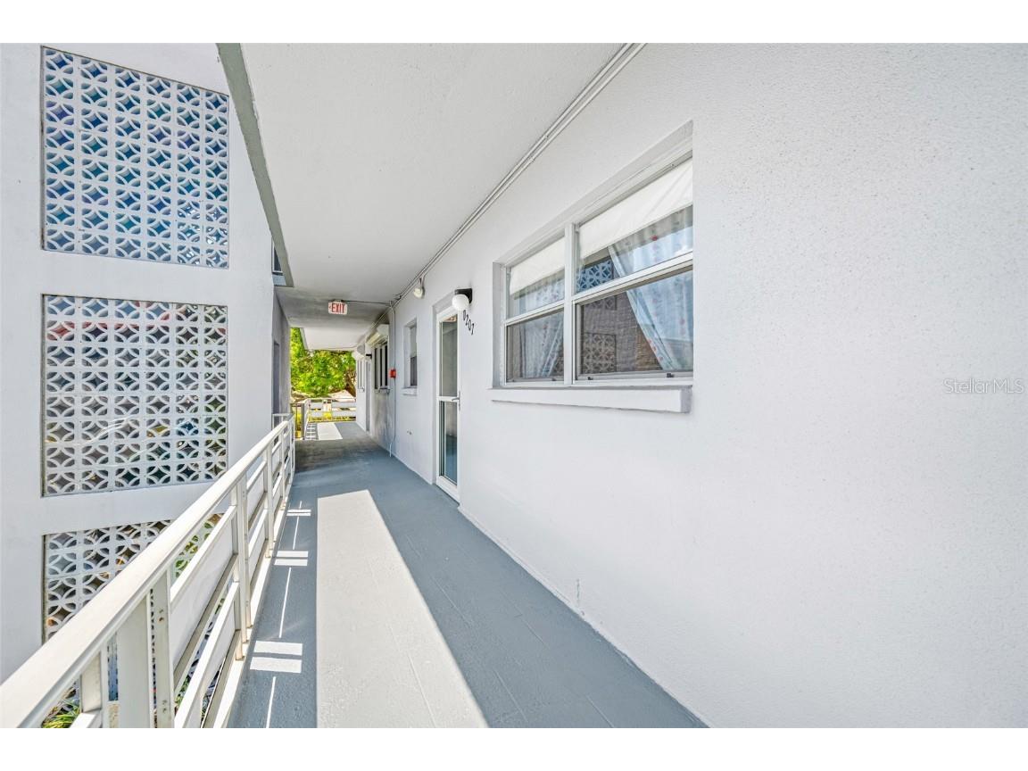 5660 80th Street N #D207 Saint Petersburg FL 33709 TB8370630 image2