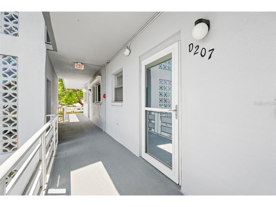 5660 80th Street N #D207 Saint Petersburg FL 33709 TB8370630 image3