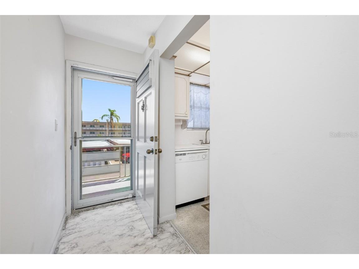 5660 80th Street N #D207 Saint Petersburg FL 33709 TB8370630 image4