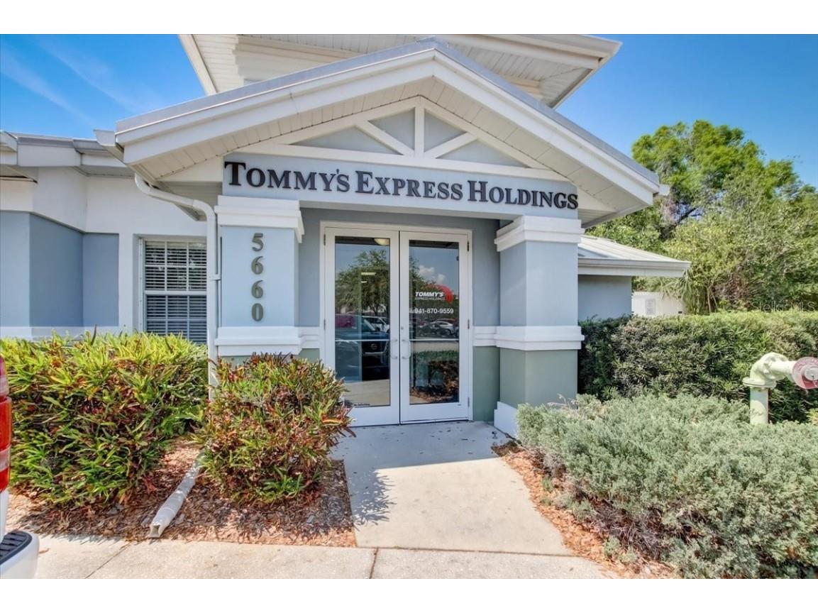 5660 Marquesas Circle #2-C Sarasota FL 34233 A4565593 image1