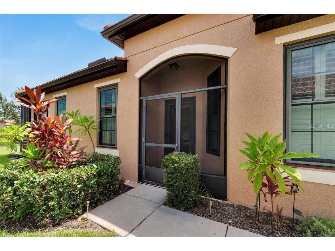 5660 Sunset Falls Drive Apollo Beach FL 33572 T3536257 image1