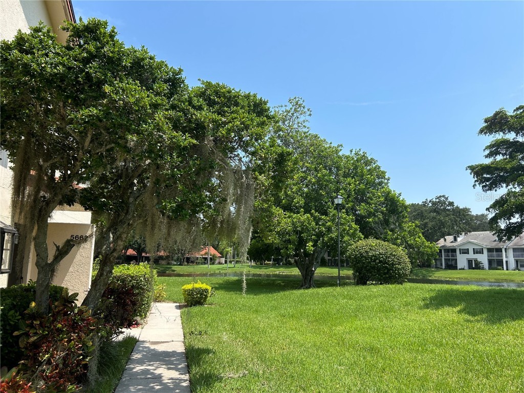 5662 Gardens Drive #104 Sarasota FL 34243 A4135629 image2