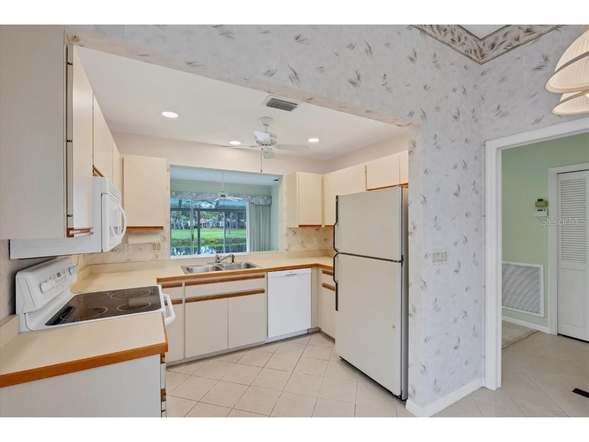 5662 Long Common Circle #8 Sarasota FL 34235 A4658008 image19